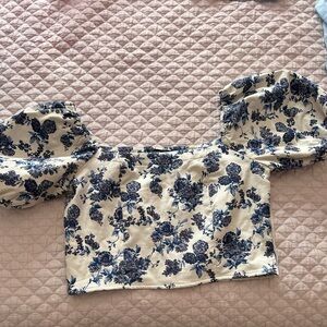 Gorgeous flowery top. Size Medium. Barely worn.